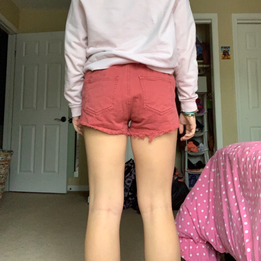BILLABONG SHORTS! - Picture 2 of 5
